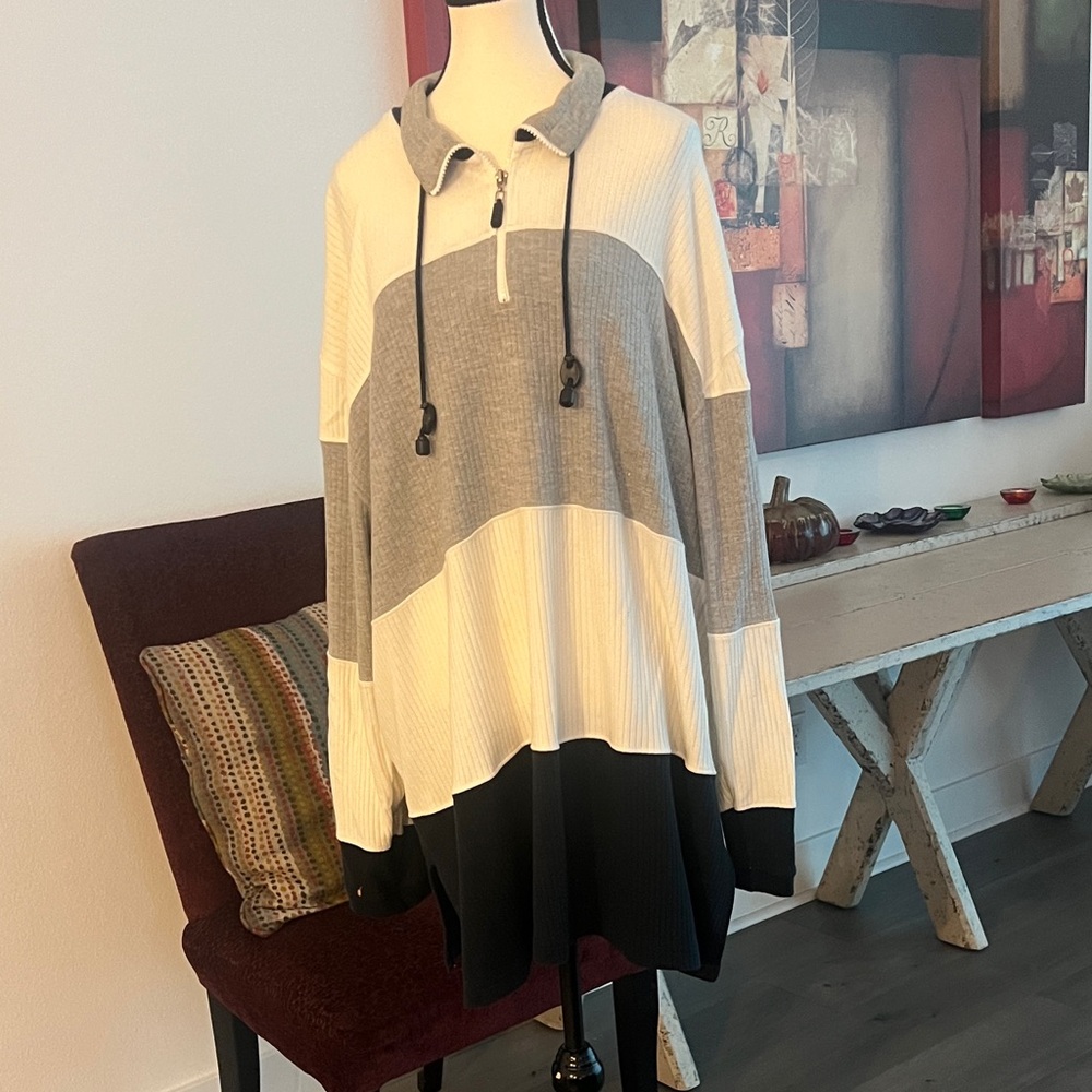 Striped Black,Gray and White Pullover